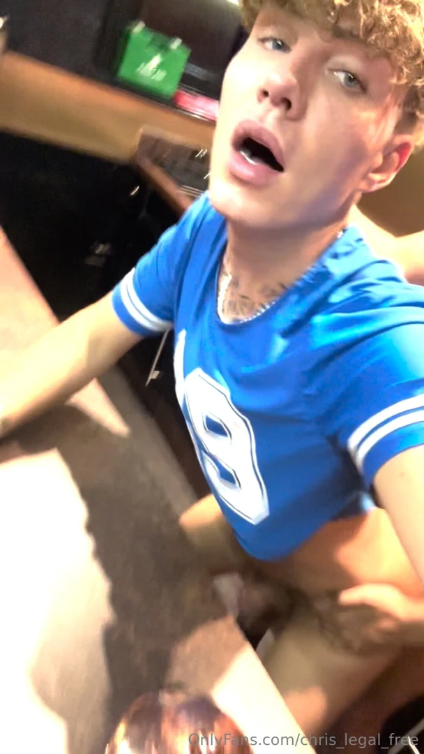 This random guy from the club showed me the way he uses is big dick 