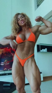 amymuscle-vip - Remember to get your custom video while i am super ripped 