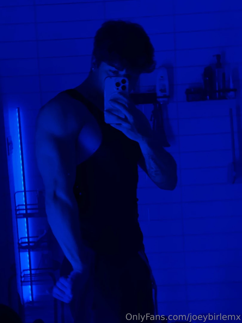 Got smth for u in the dms for ur monday blues 