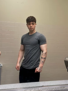 Look at me ur eyes will thank u