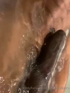 El agua est caliente al igual que mi polla do you want more