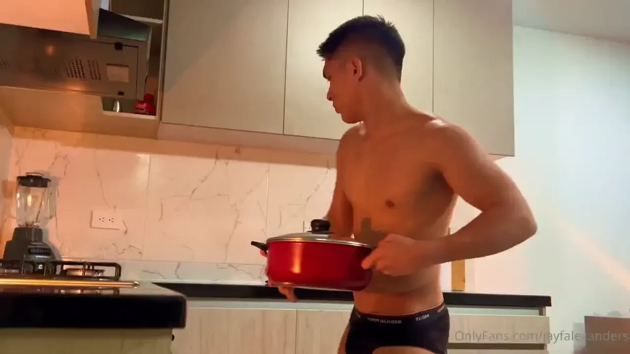 Cooking two dicks in the evening these cute guys invited me to dinner 