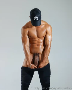 Sporty cada vez que voy al gym me pongo muy caliente ejercitarme y