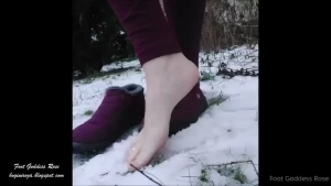 On request - bare feet in the snow