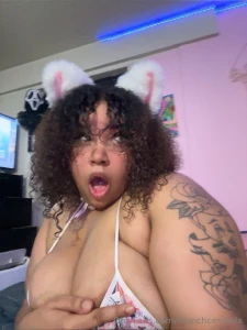 Ahhhhh the kitty s been caught but she likes being watched anyways