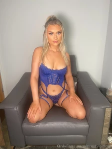 Feeling blessed follow my explicit onlyfans gia15