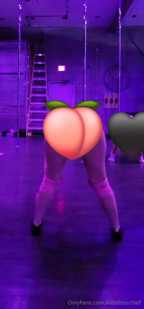 Back at it in burlesque class had to take a break cause of money and part 2 