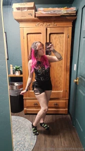 Hey what character wears long gloves that i could do a burlesque dance