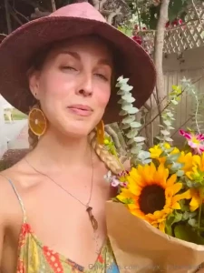 Hey babes happy sunday after a transformative week of healing a sweet