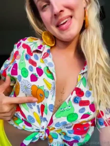 Catch me in a juicy mood join me for some delicious dancing amp