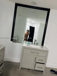 Someone hop in the shower w me