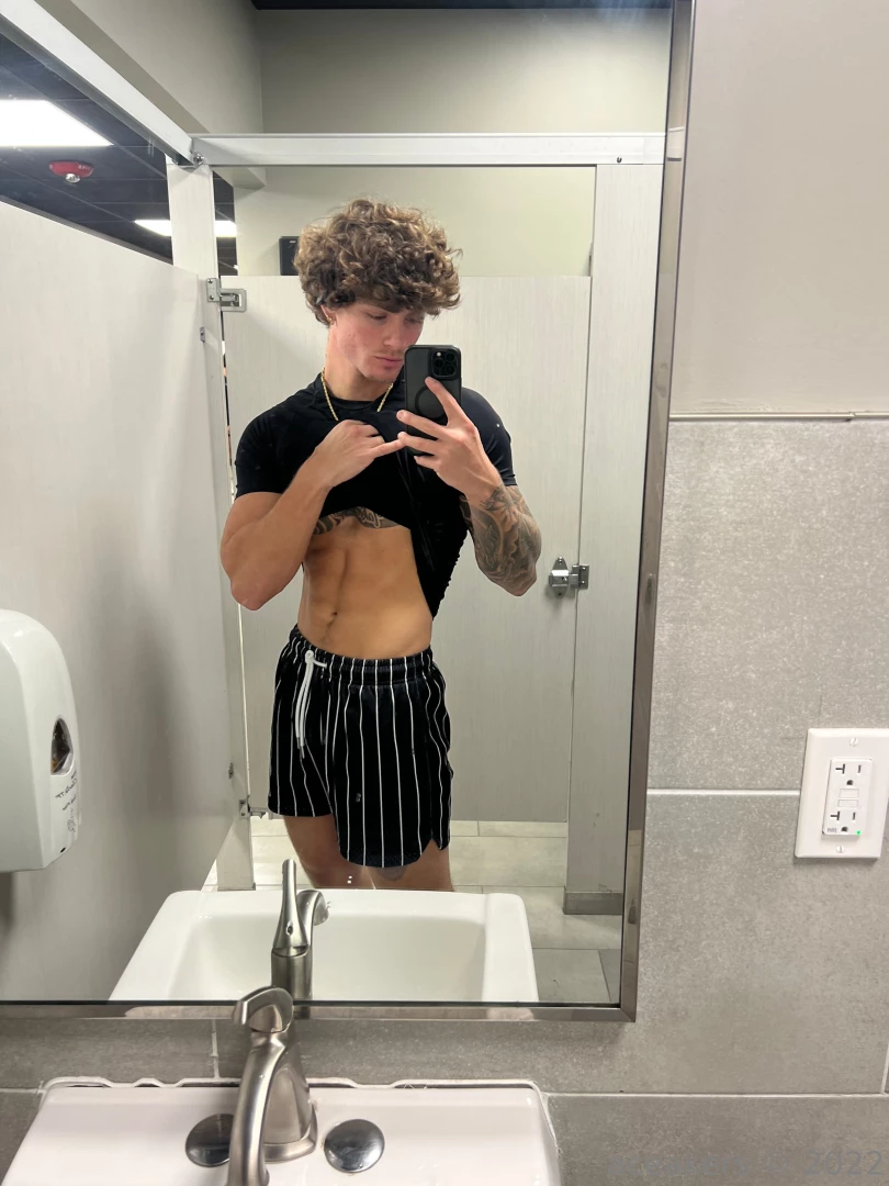 Come hang aceakersvip 