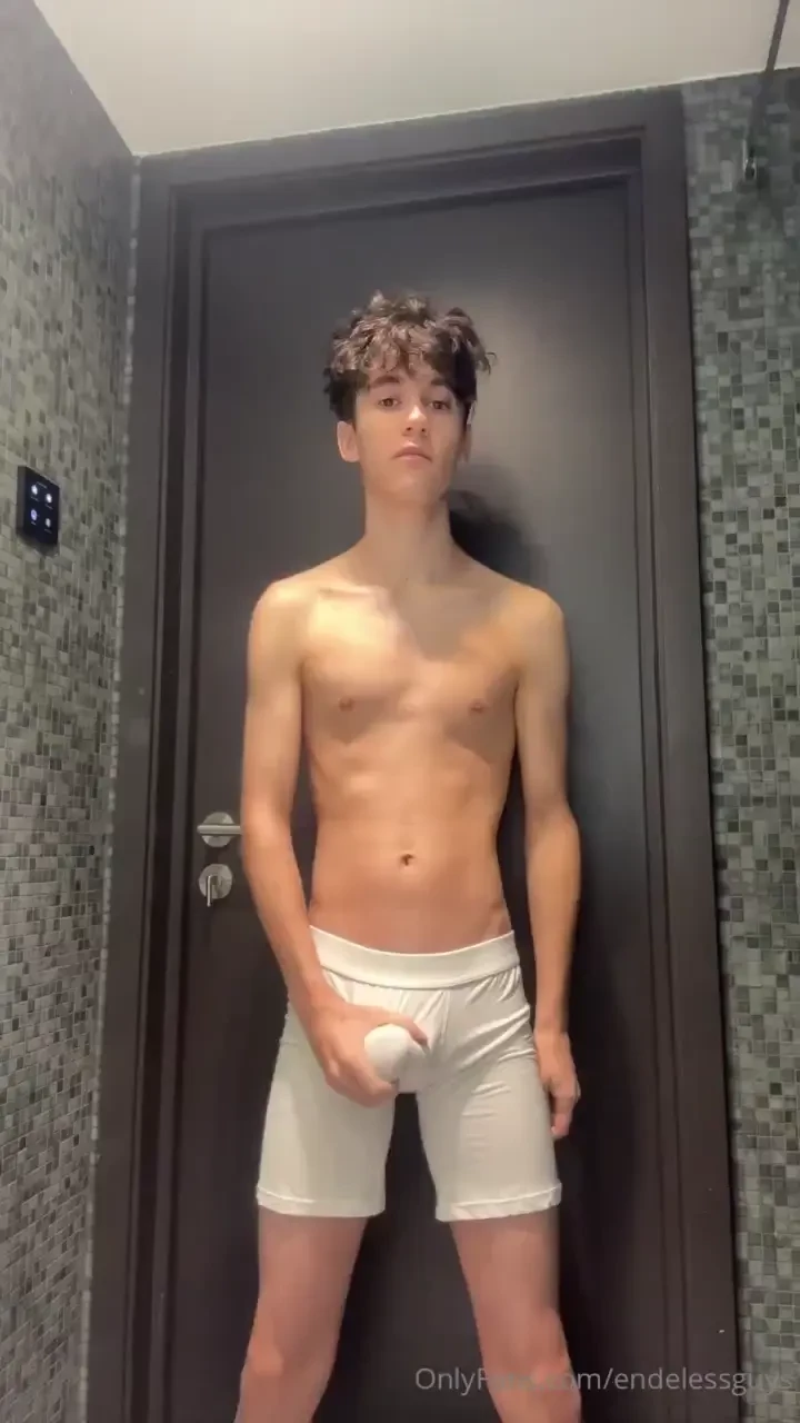 Everytime i go to the shower i need to jerk off but this time you can 