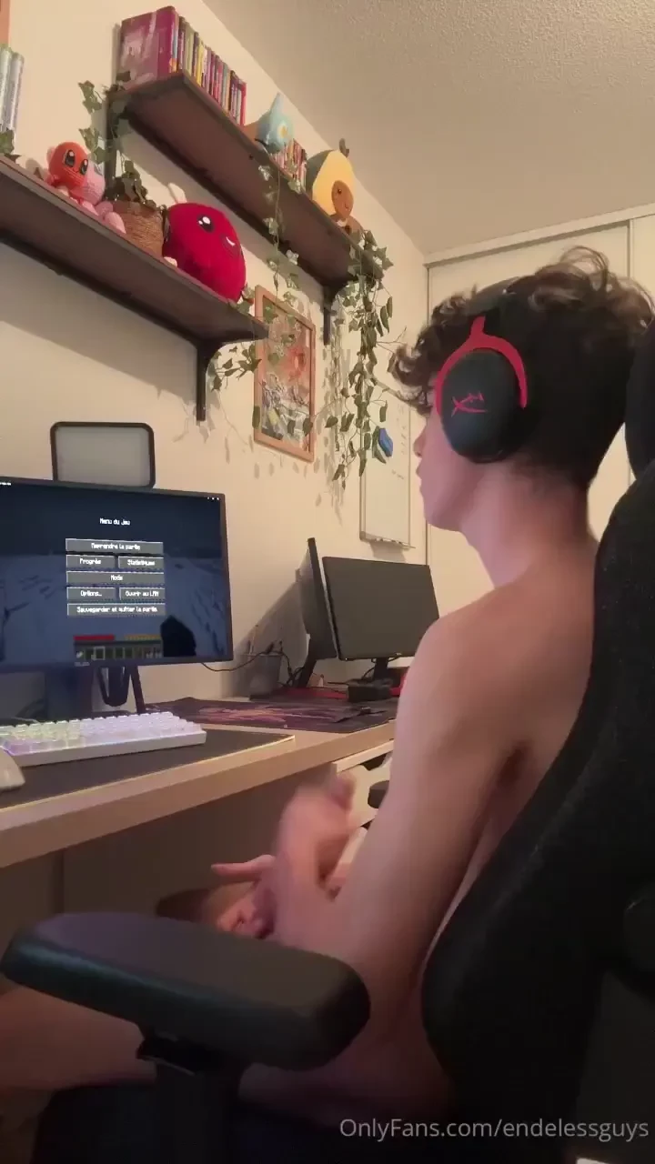 Wanna taste gamer cum if you loose the game you will swallow it 