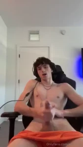Who wants the full vid part 6