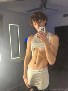 Happy valentines day i dont have a valentine so text me