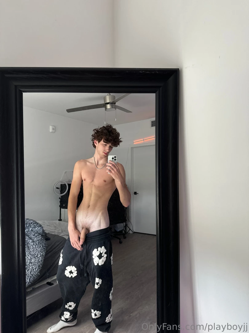 Everyone go on amazon and find links to costumes youd want me to dress 