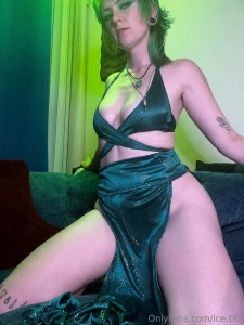 I made this outfit for renfaire not realizing how small it is and that part 1