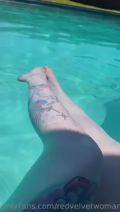 Relaxing in the pool the other day was so nice 