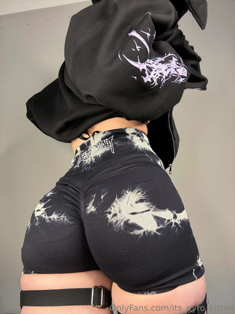 Your two favorite cheeks let them sit right on you 