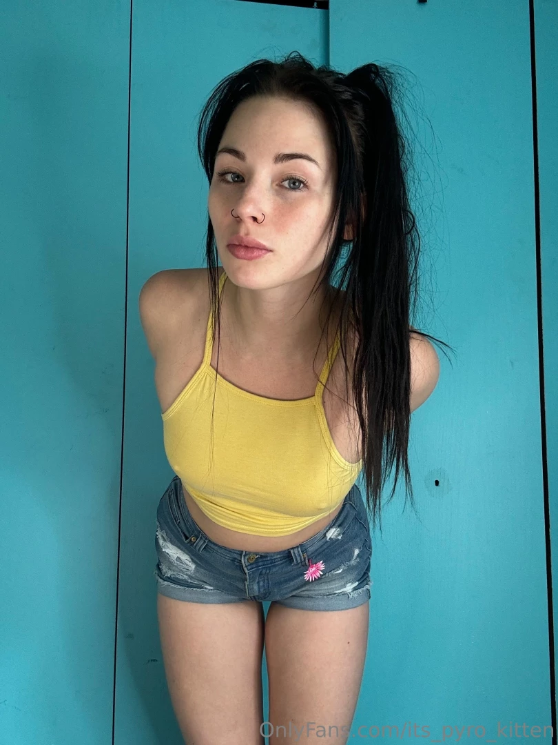 Dm me what s your naughtiest kink 