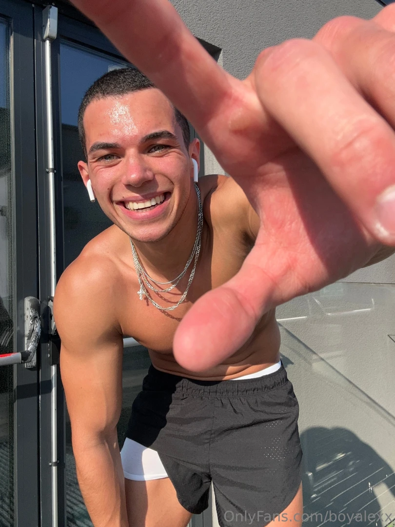 Gym look got you staring 