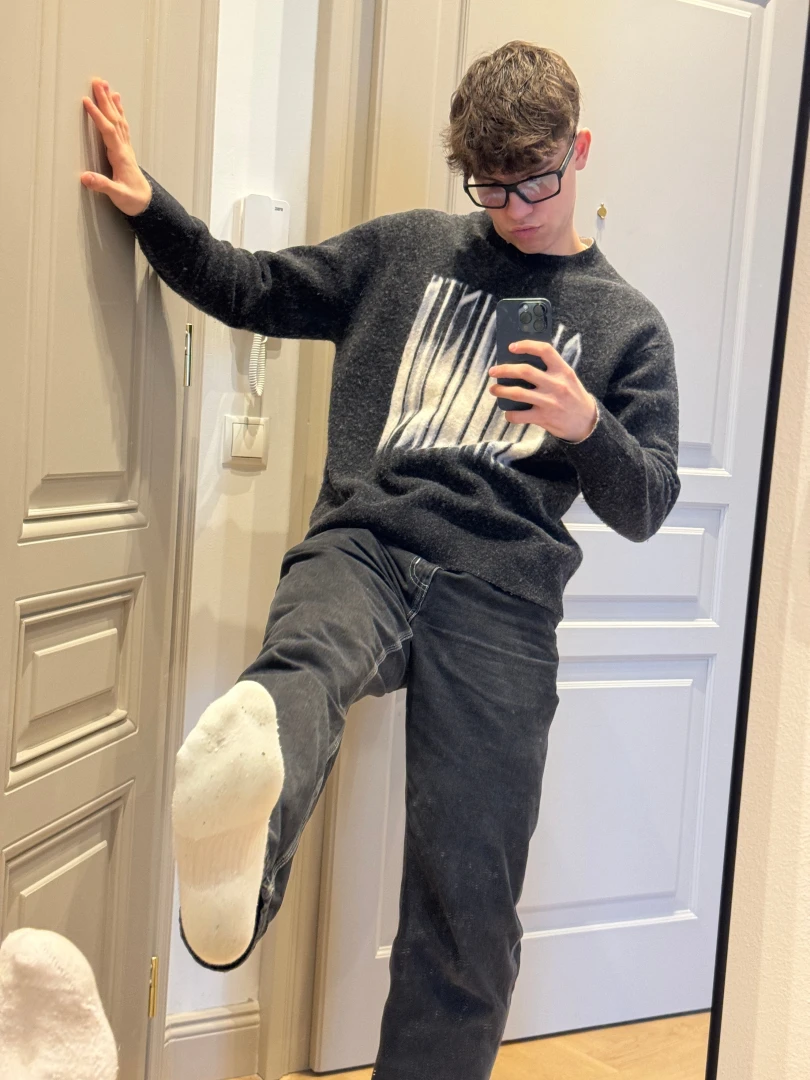 I heard that someone is into feet here sniff them 