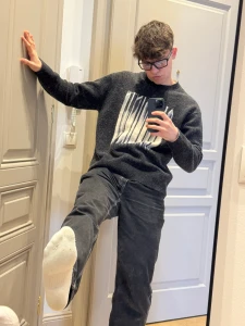 I heard that someone is into feet here sniff them part 1