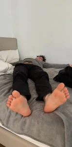 I want you to worship my smelly feet with your tongue