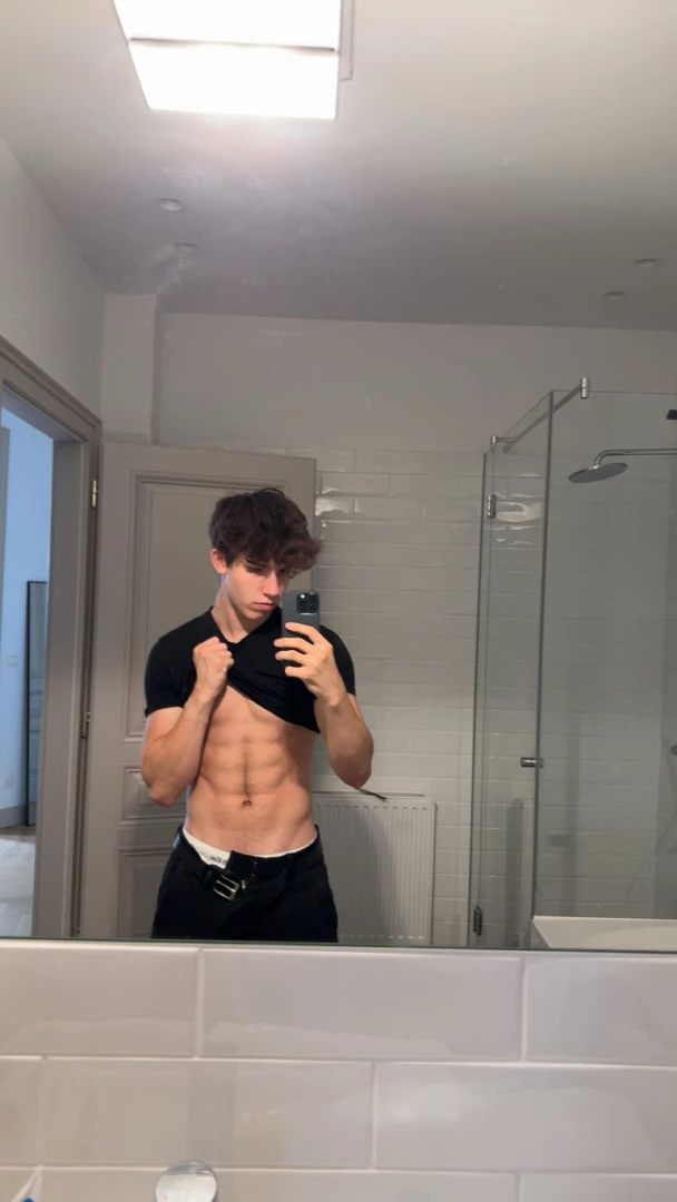 Oh my pants opened by themselves 