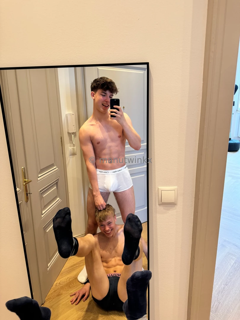 Dannyblond and i want you to lick our feet 