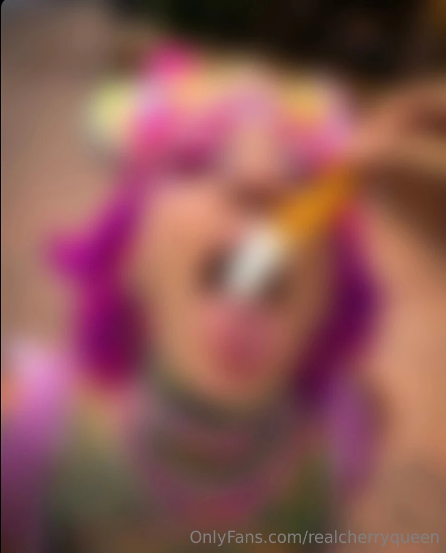 Who wants to be the cream on this churro slowly dropping into my mouth 