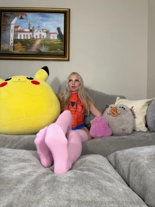 I wanna see you shoot your web for my pretty feet part 4