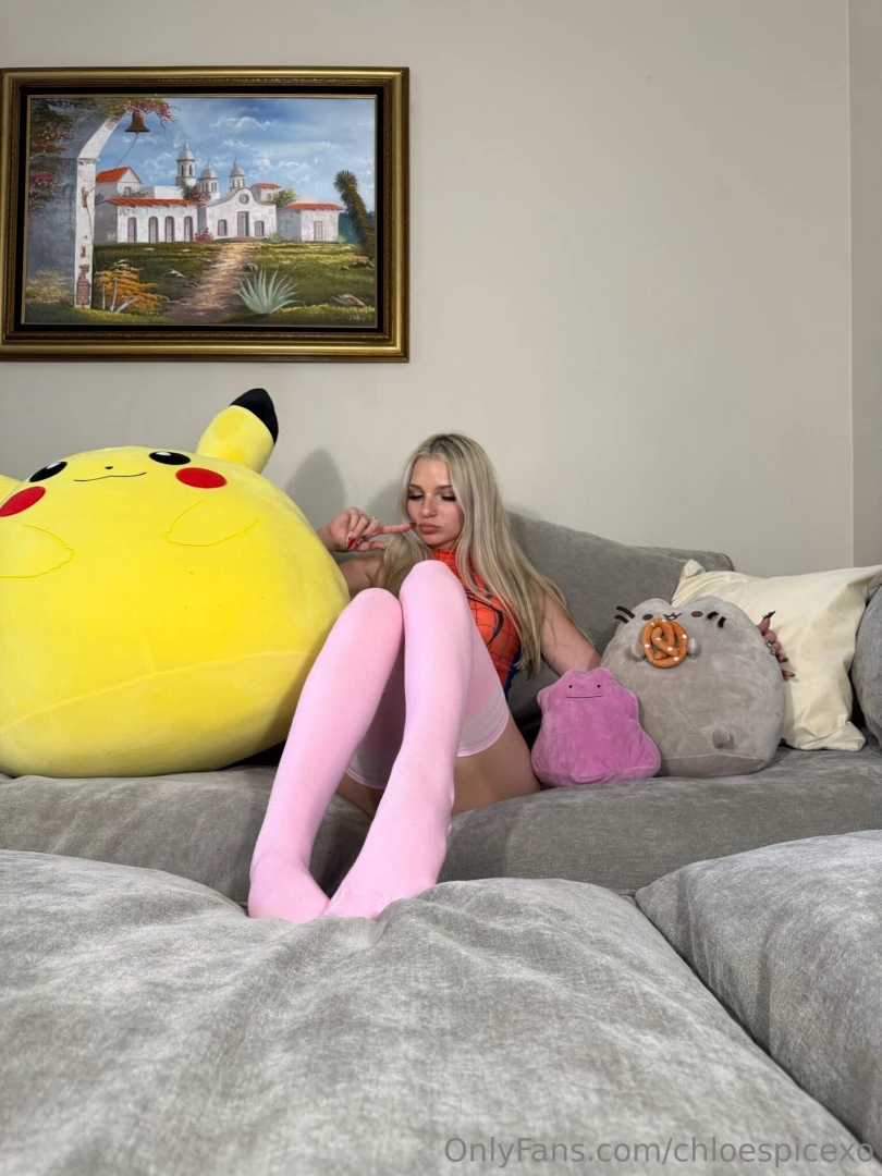 I wanna see you shoot your web for my pretty feet 