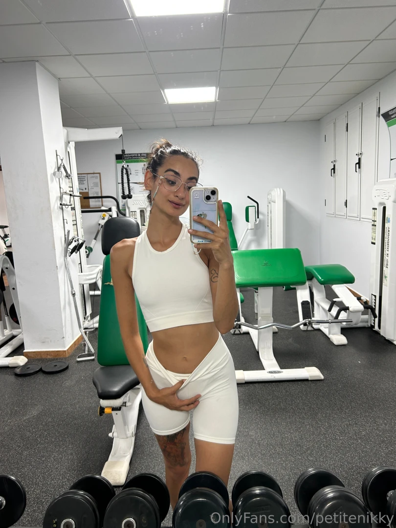 My first day at the gym want to see more i ll be uploading my routine 