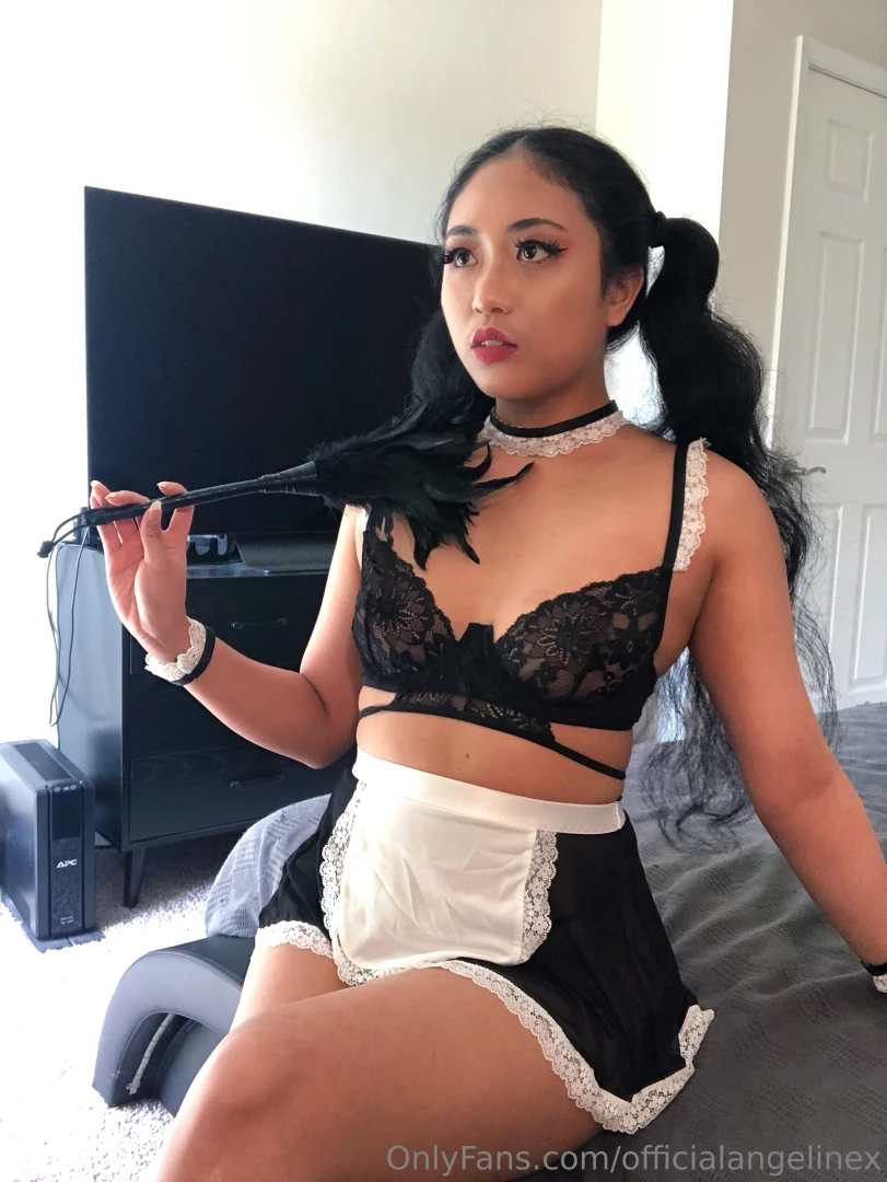Preview of my maid cosplay swipe to the end for a pussy pic hehe 