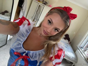 I just filmed a naughty snow white tape for pom_wm