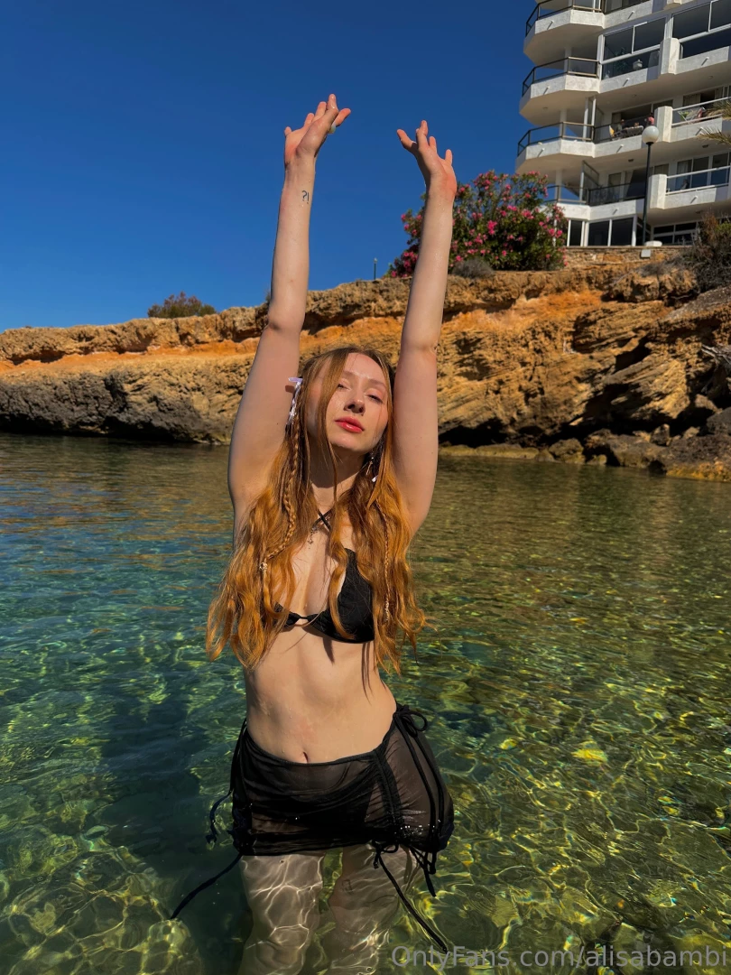 Hiii sweety who wants to teach me to swim i m waiting in dm 