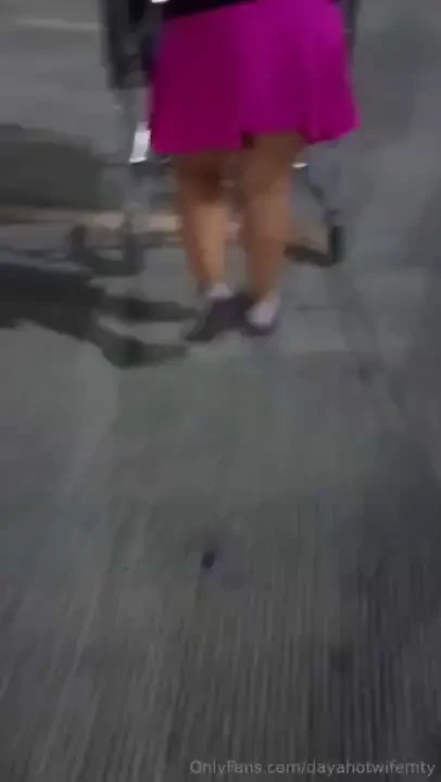 Https onlyfans com dayahotwifemty caminando de noche con falda es mi 