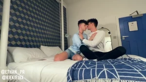 I flew out to uk to make content with this sexy twink kiekie18x and i