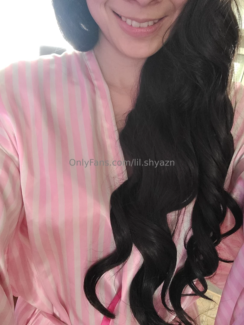 Happy monday what am i hiding under the robe today 