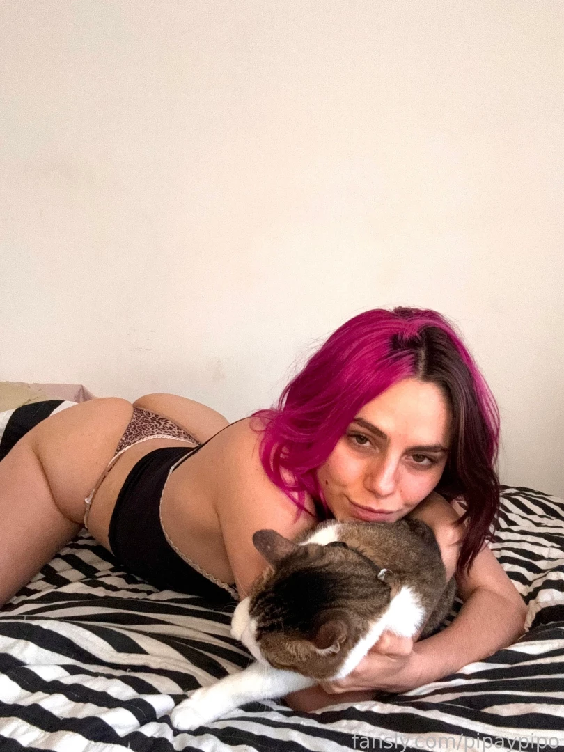 Pussies the por thing cant stand me anymore 