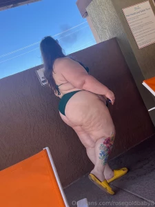 Woke up to passing 400 fans today thank you for being here and horny