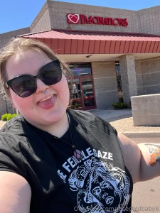 Sub bought me a airbnb and paid me to fuck the biggest dick i could