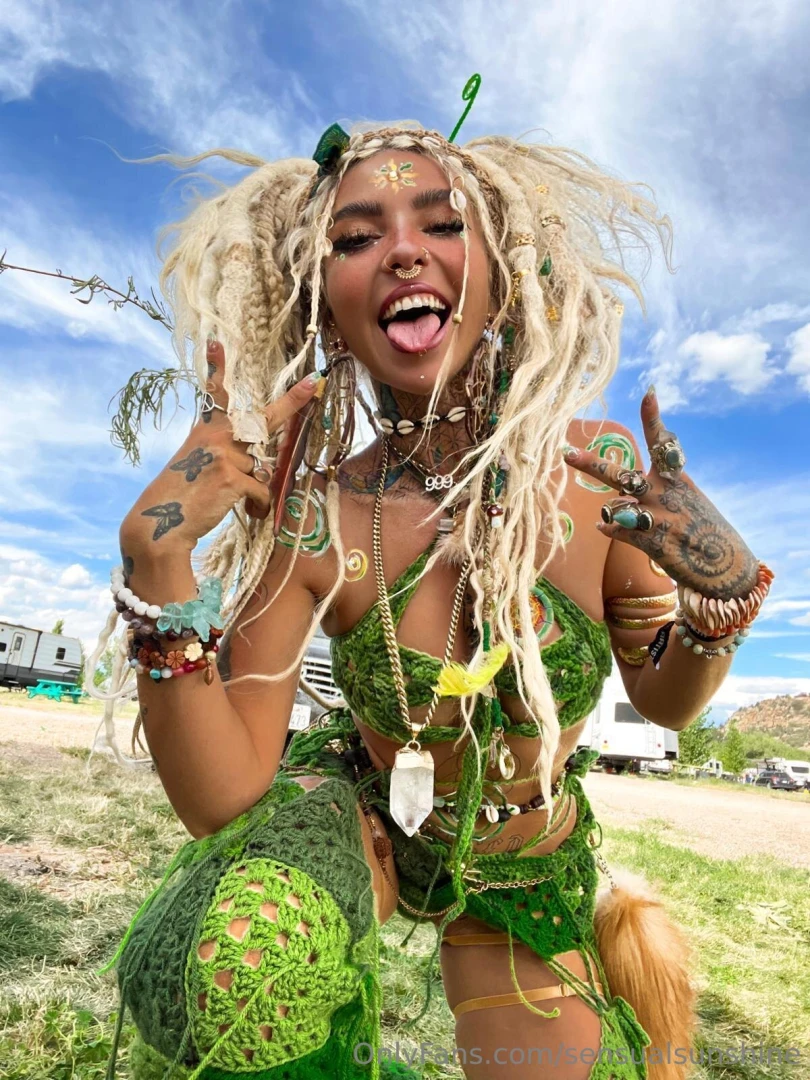 Repeat after me i know what i deserve i know i am magical i know i am 