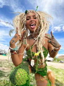 Repeat after me i know what i deserve i know i am magical i know i am