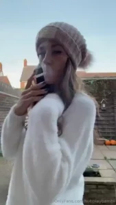 It s giving good girl