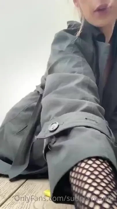 Happy sunday you should really lick my pussy as i smoke it s just good 