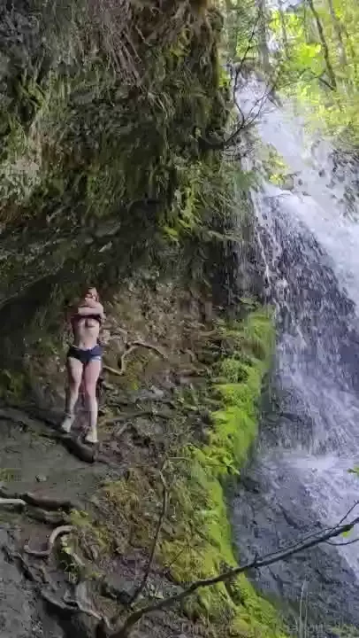 Look this trail goes right to the fall 