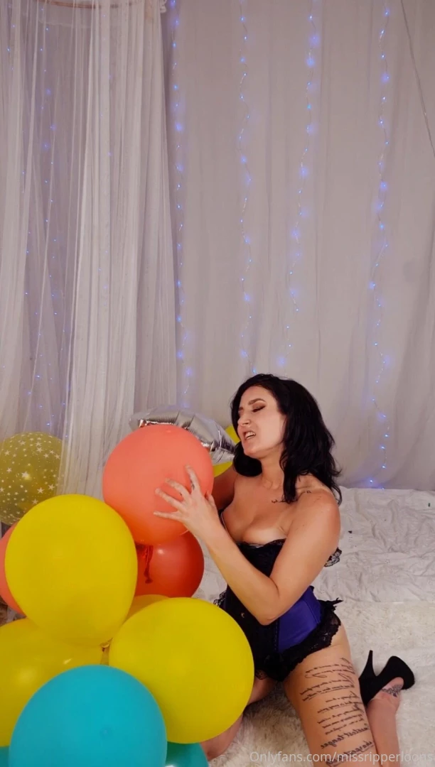 Had to take a bite i couldnt help myself hehe 